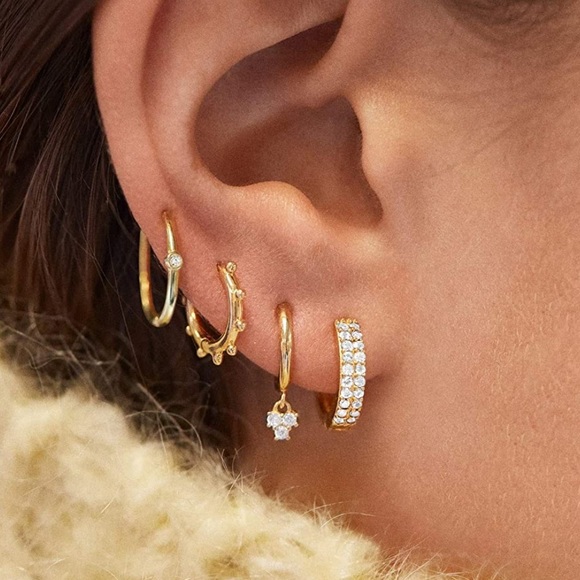 :: Delicate [GOLD] Spike Huggies Hoops - Picture 2 of 11